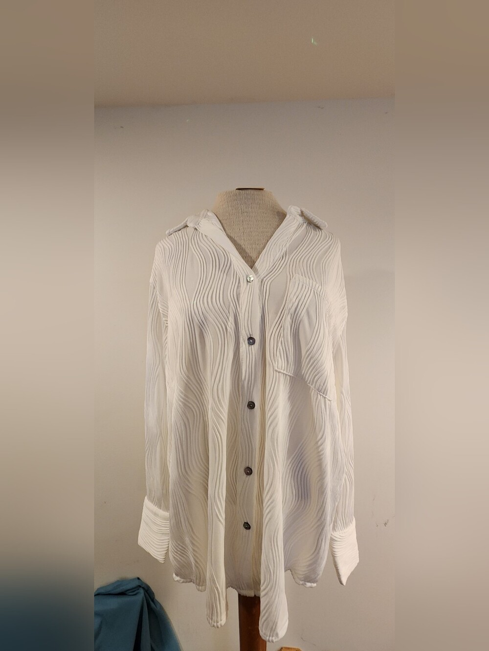 ENTRO Textured White Button-Up Blouse